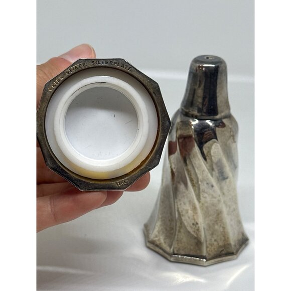 VTG Silver Plated Salt & Pepper Shakers Set 3.75" Swirl Decor MCM Hexagonal Base - Picture 5 of 6